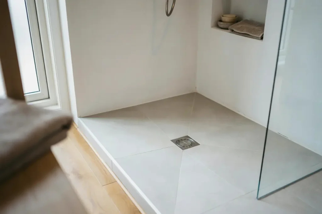 renovering av golvbrunn och t tskiktsanslutning i badrum p s dermalm