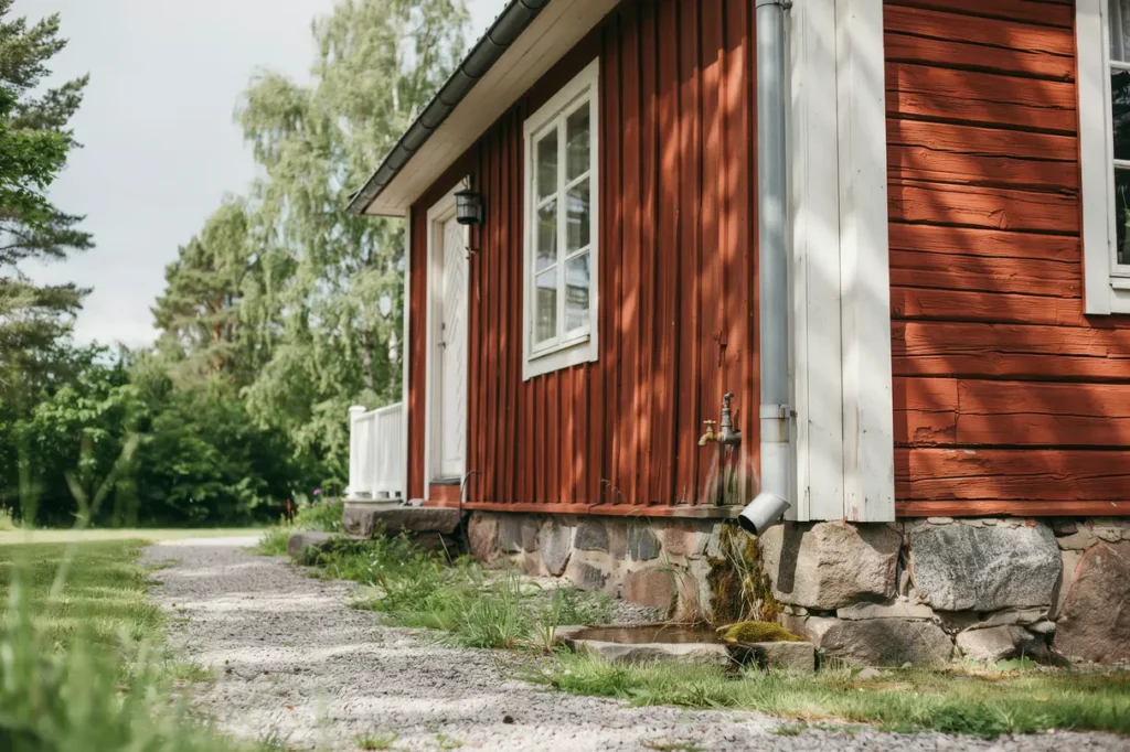 semestertid i juli uppt ck dolda vvs problem innan sommarhuset st r tomt